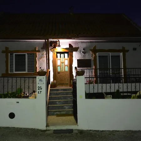 Os Piratas بيت ريفي *